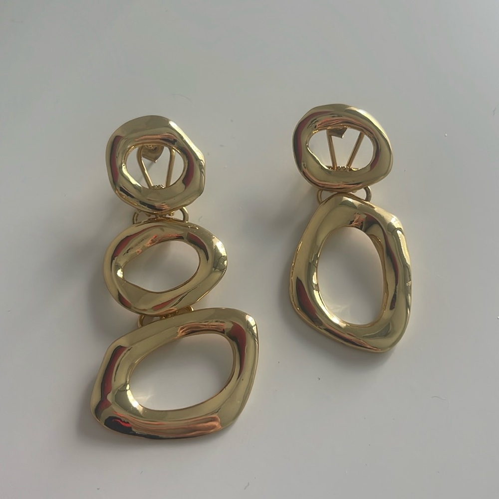 Zara asymmetrical gold earrings never worn excellent condition